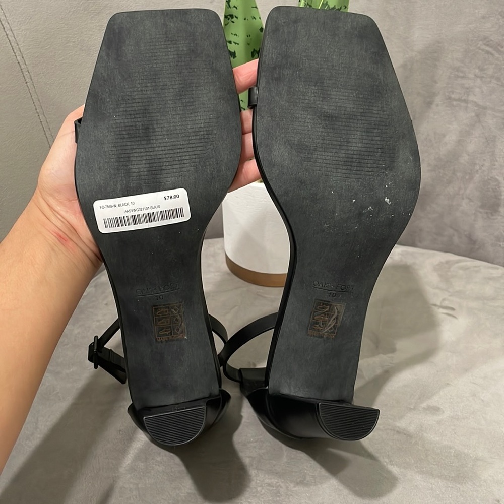 OAK + FORT Black Minimalist Ankle-Strap Block Heel Sandals - Picture 12 of 13